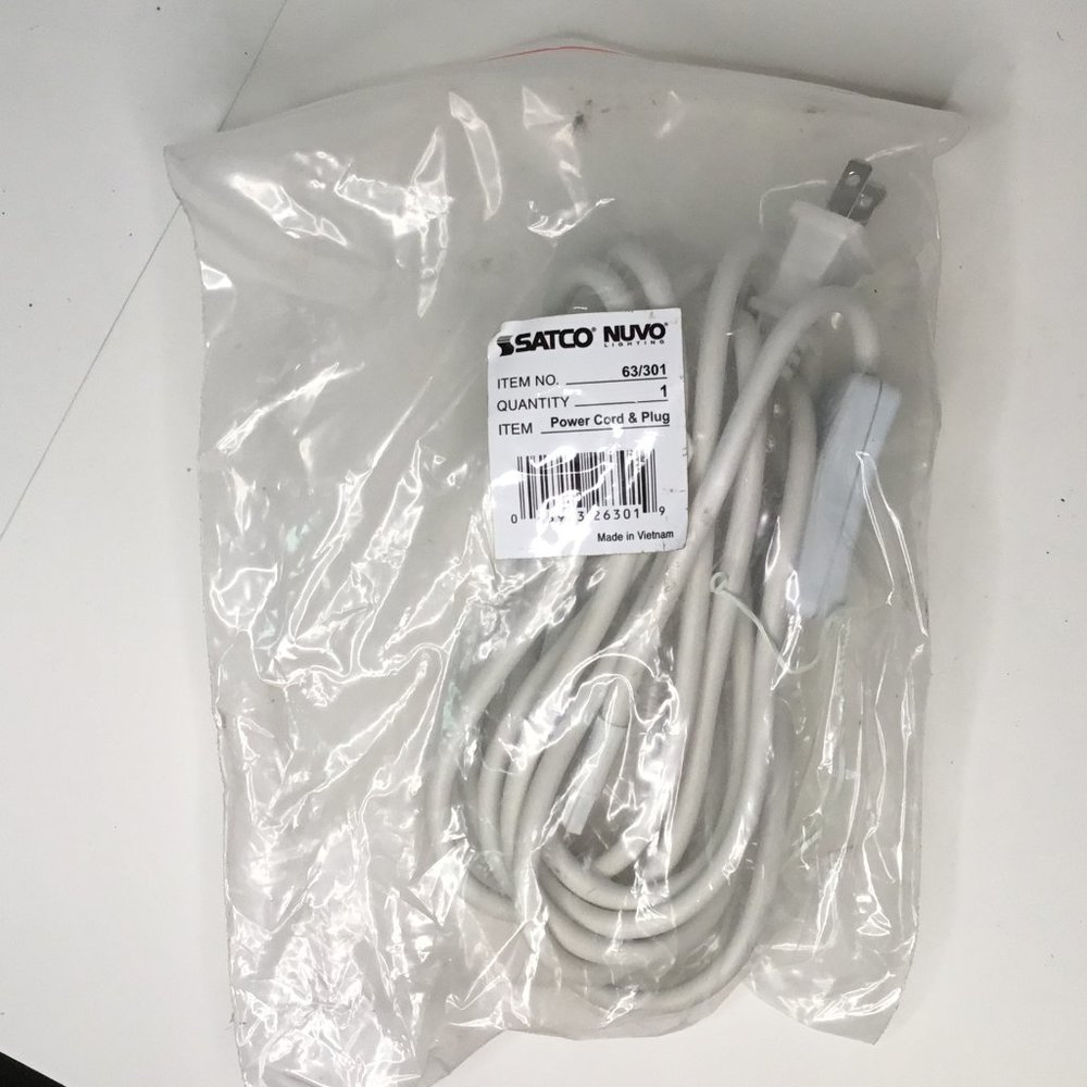 Satco Nuvo Thread Undercabinet LED Lighting Power Cord And Plug White NIB